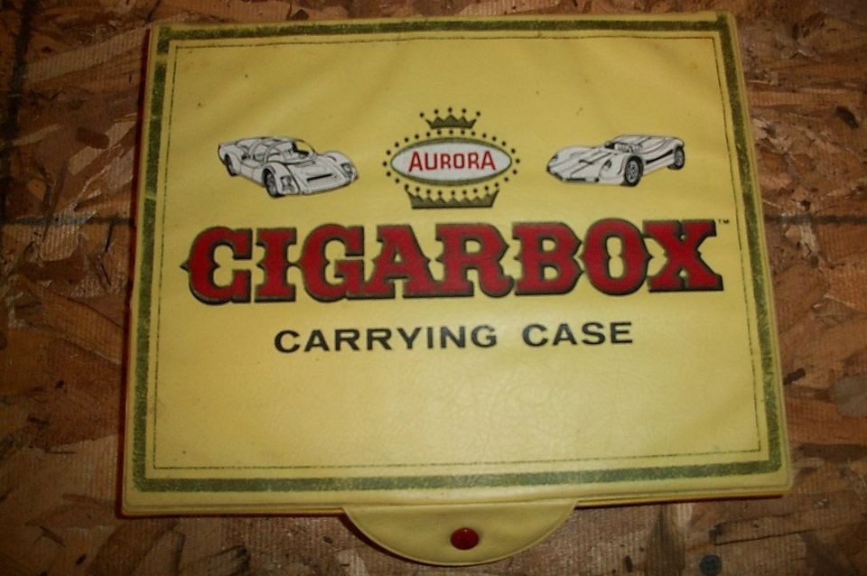 1968 Aurora CigarBox 15 car carrying case