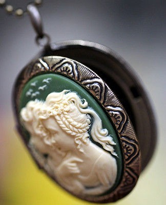 Lovely Sisters Top Quality Big Cameo Pendant Lockets Necklace 32 Can 