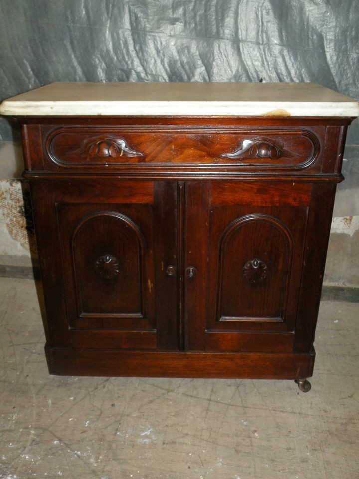 bedroom furniture in Dressers & Vanities