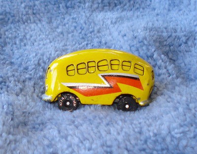 VINTAGE 1970S HALLMARK YELLOW ROAD ROVER BANANA BUS VERY GOOD 