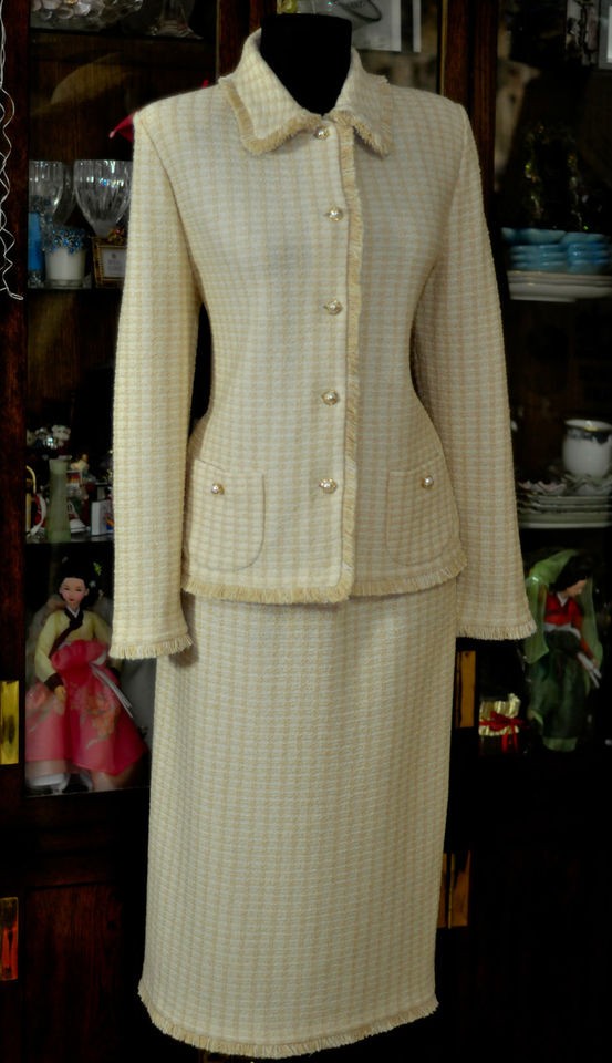   JOHN COUTURE PLAID WHITE/BEIGE SUIT JACKET SZ8 & SKIRT SZ14 $3000