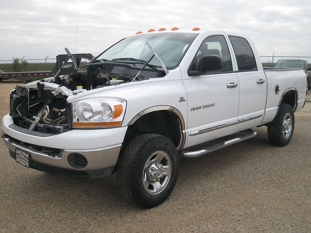 Dodge  Ram 2500 4dr Quad Cab 06 Dodge 2500 4X4 5.9L Cummins Diesel 