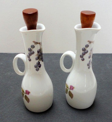 pcs Vintage ROYAL WORCESTER EVESHAM Oil & Vinegar Cruets w/ Wood 