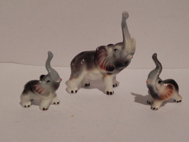   AFRICAN ELEPHANT FAMILY BONE CHINA MINIATURE ANIMAL FIGURINE JAPAN