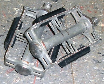 Vintage 1974 Schwinn Varsity 27 Bicycle Pedal Set Lot PD89