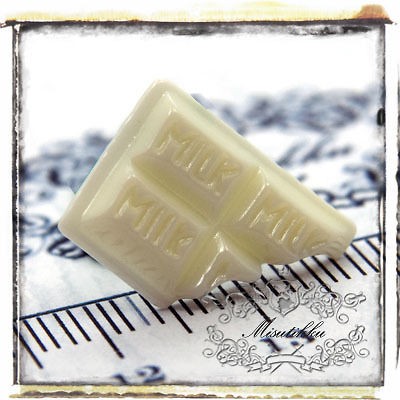 PCS X 20mm Milk Bar Chocolate Cabochon in White Resin Flat back Deco 