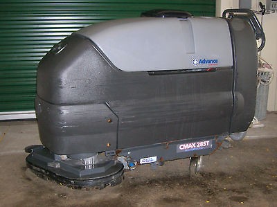 ADVANCE CMAX 28 FLOOR SCRUBBER  NICE, CLEAN, LOW HRS 