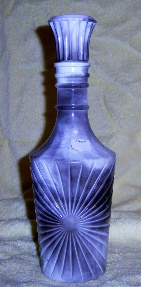 VINTAGE 1975 JIM BEAM SUNBURST BOTTLE WHITE WITH GRAY DECANTER LIQUOR 