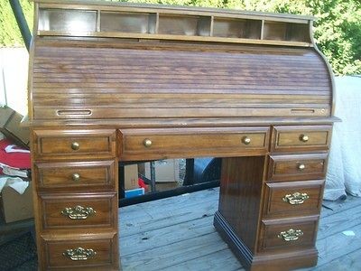 LAMINATE ROLL TOP DESK