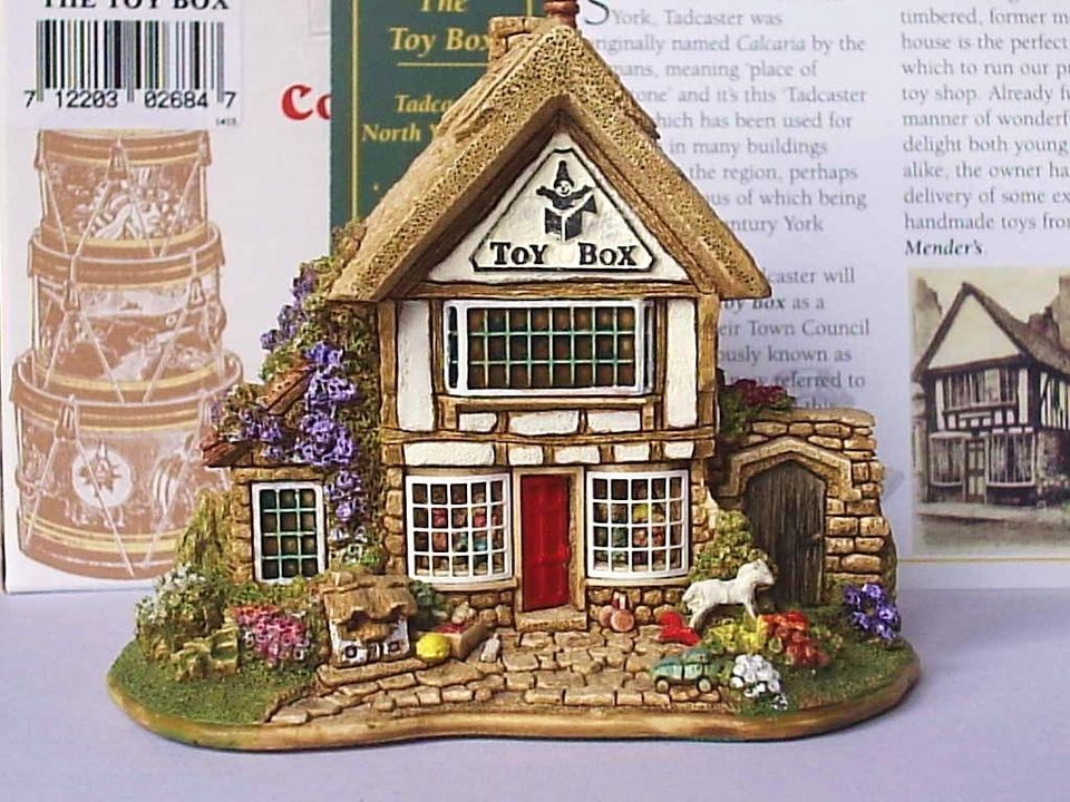 Lilliput Lane  THE TOY BOX  Collectors Club   Symbol of membership