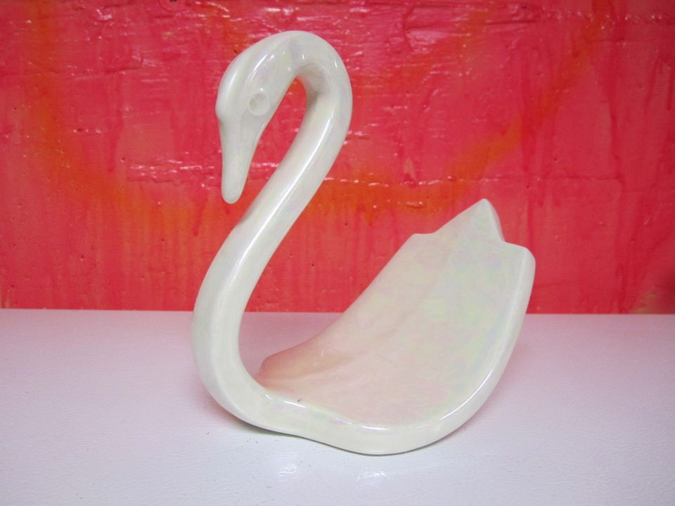 Irredesent White Ceramic Swan Bathroom Guest Hand Towel Holder