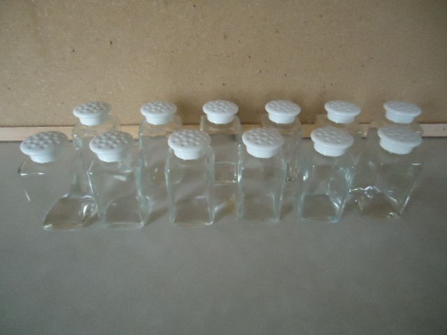 Estate 12 Old Vintage Upjohn Medicine Pharmaceutical Glass Bottles 