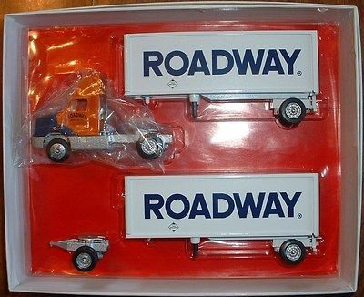 Roadway Express 98 Doubles Winross Truck