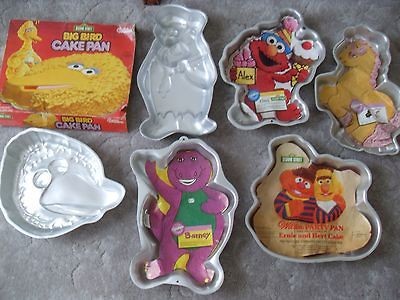   Full size CAKE PANS w/INSERTS VGC Barney Elmo Big bird Enie Bert