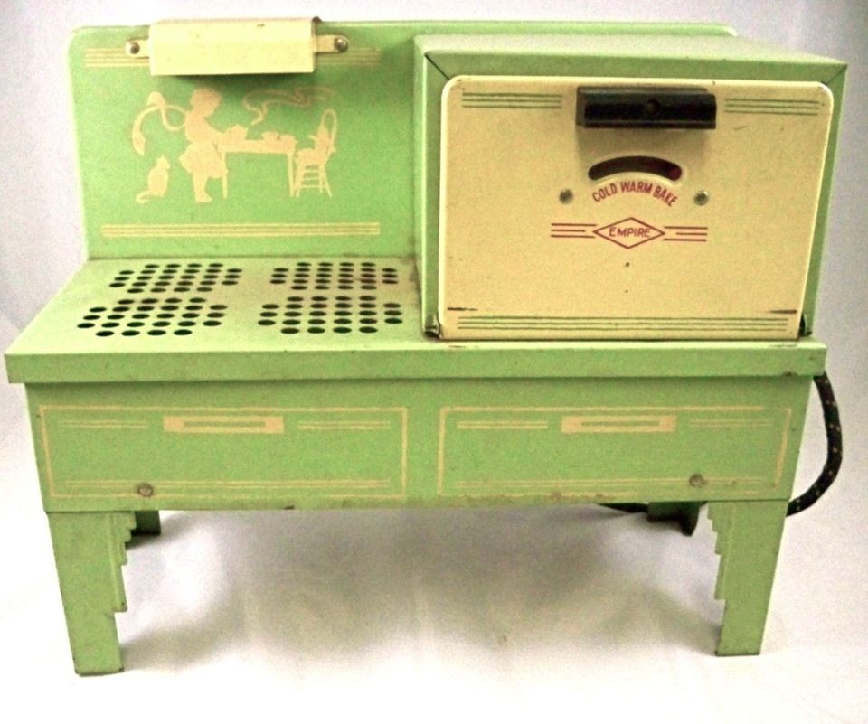 Vintage Empire Childs Electric Toy Stove Oven Fab Condition w Bakeware 