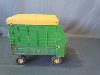   John Deere Die Cast Metal Farm Equipment Toys ERTL Silage Wagon