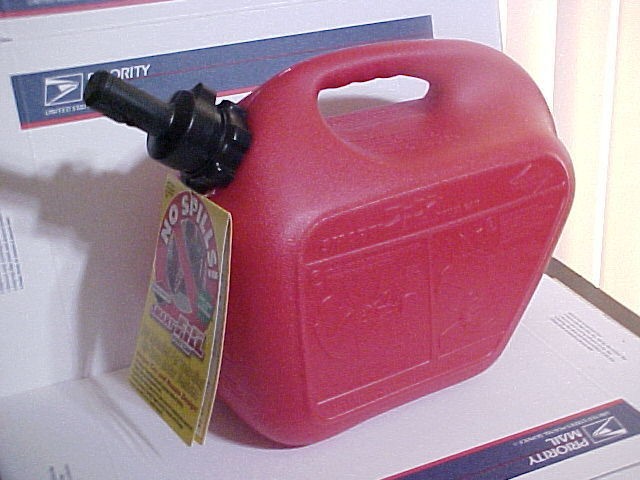 VINTAGE BRIGGS & STRATT0N GAS CAN SMART FILL FUEL CAN 2.5 US GALLON