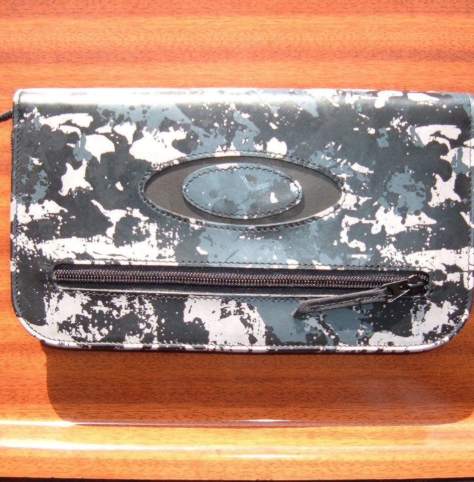 OAKLEY MEN LEATHER FLIGHT WALLET BLACK CAMO DESIGN BNIB