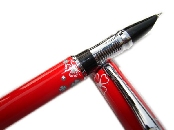 M004 Montagut Four Leaved Clover Red Fine Fountain Pen