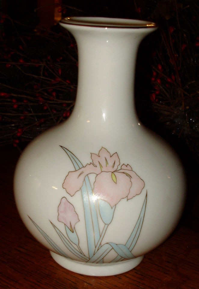 BEAUTIFUL JAPANESE VASE YAMAJI FOREIGN SIGNATURE PORCELAIN PAINTED 