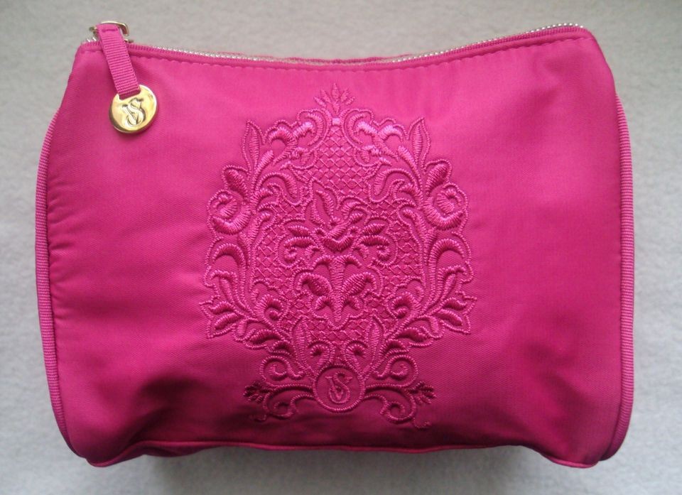 VICTORIAS SECRET MAKE UP/COSMETIC POUCH BAG IN PINK NEW