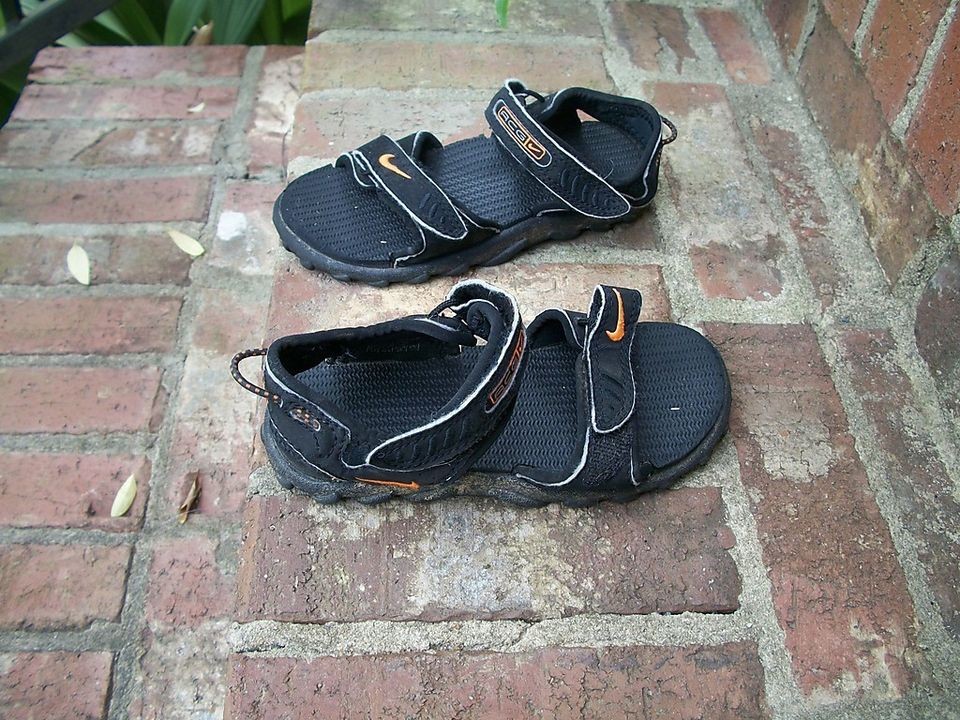 NIKE BLACK ACG NEOPRENE VELCRO WATER SANDAL SHOE 11