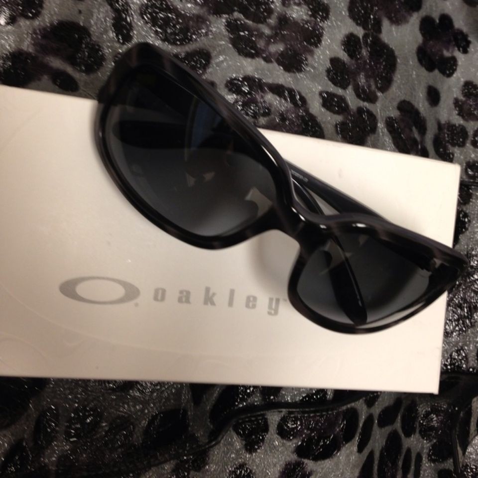 womens oakley