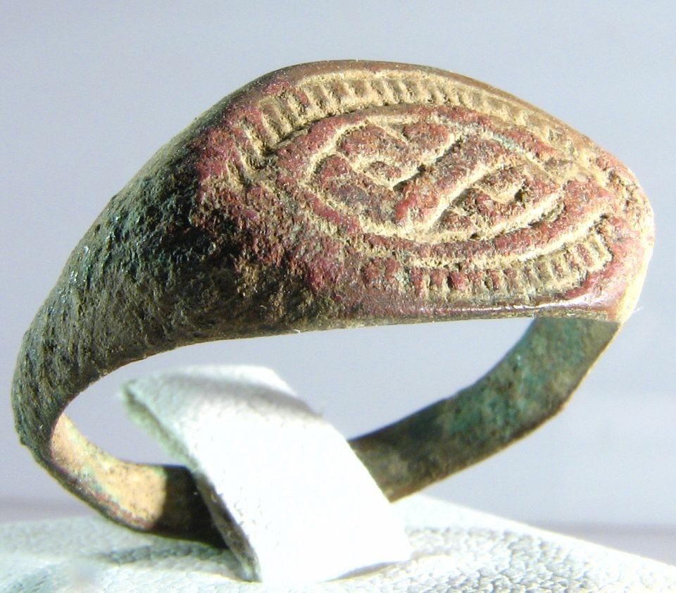 Ancient Greek “Infinity Symbol” Bronze Ring 332 58 BC
