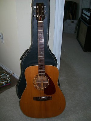 Vintage Yamaha Guitar in Guitar