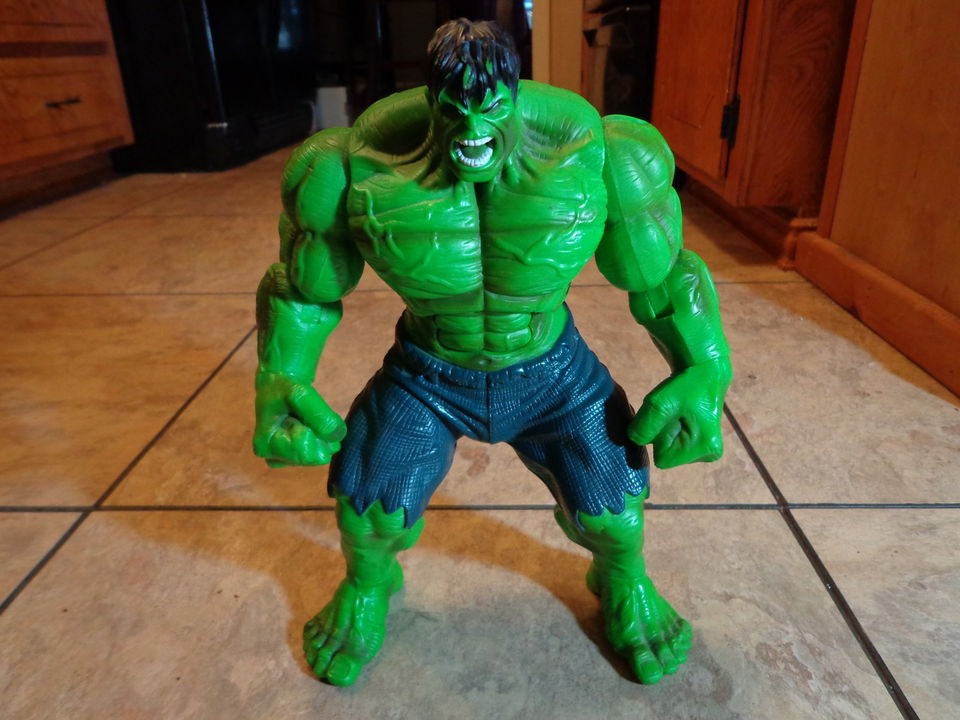 2008 HASBRO  11 THE INCREDIBLE HULK TALKING FIGURE (LOOK)