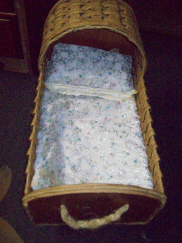 Vintage Wicker Rocker Bassinet 4 Doll Match Blanket & P