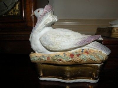 ANTIQUE STAFFORDSHIRE PIGEON DOVE ON NEST TRINKET BOX fairing FIGURAL