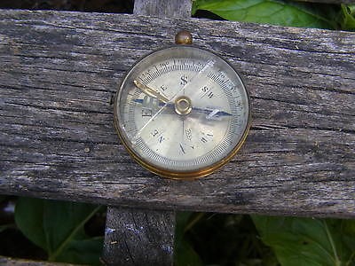 ANTIQUE VINTAGE HIKING PENDANT COMPASS WORKING CRACKED GLASS