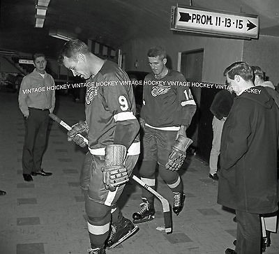 DETROIT RED WINGS GORDIE HOWE OLYMPIA STADIUM HOCKEY 2 1/4 X 2 1/4 