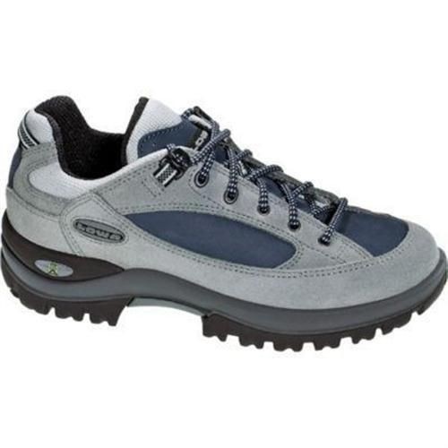 lowa hiking shoes