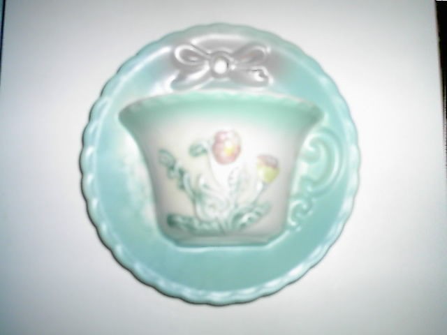 Hull Blue Bow Knot Tea Cup Wall Pocket B 24 6 (H12)