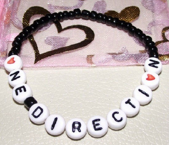 ONE DIRECTION NAME BRACELET WRIST BAND DIFFERENT STYLES AND COLOURS