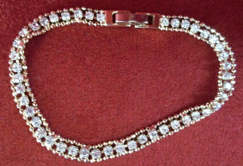 Such a beautiful gold rhinestone tennis bracelet, lovely liquid fit 