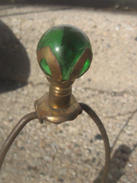 VTG RETRO TABLE LAMP YELLOWARE GREEN GLASS FINIAL TOP JADITE ALADIN