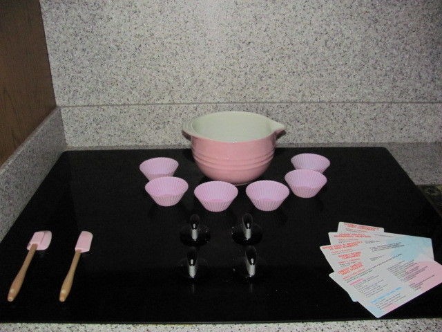 Le Creuset Child Childrens Bakeware Set Pink Bowl Spatulas Silicone 