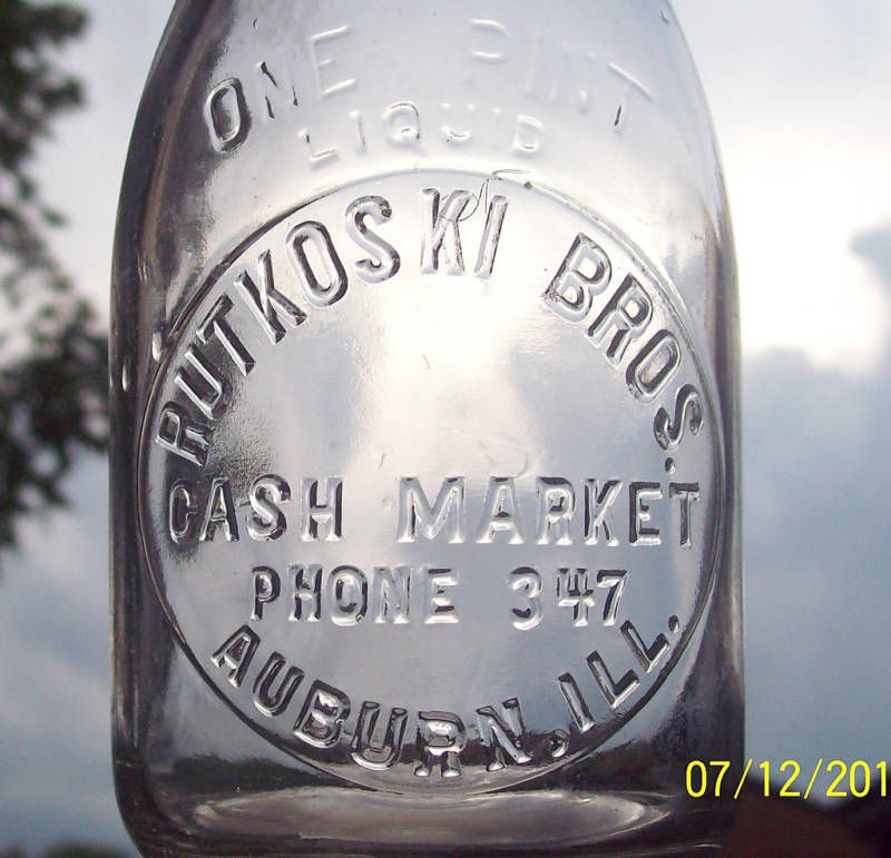 AUBURN,ILL RUTKOSKI BROS CASH MARKET MILK BOTTLE PINT