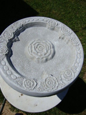 SMALL ROSE GARDEN BIRD BATH GRAY CONCRETE CEMENT STATUE ANTIQUED WHITE 