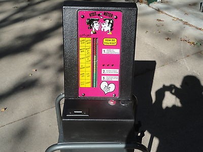   Novelty Arcade Coin op 25 Cent Vending Machine, (Reduced Price