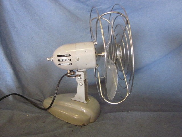 Vintage Manning Bowman Oscillating 10 Desk Fan Model 105001 McGraw 