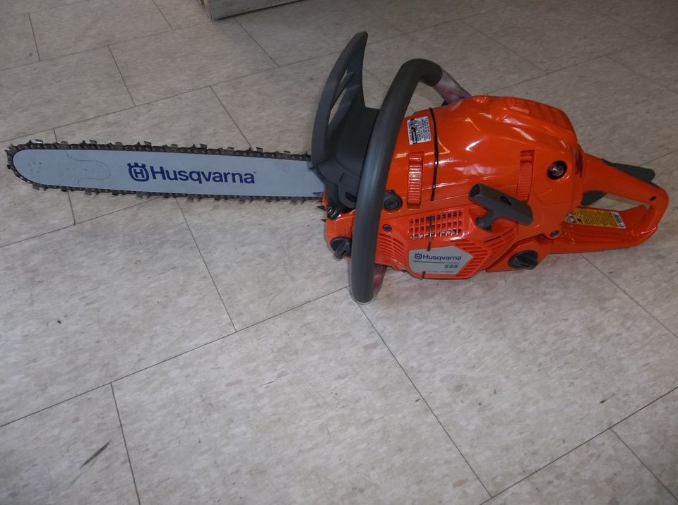 Husqvarna 555 CHAINSAW AUTOTUNE 59.8cc, 4.3hp, 12.3lbs WITH 18 Bar 