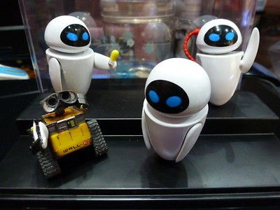 4pcs Wall E Eva Disney Pixar lovely Figure New Series 