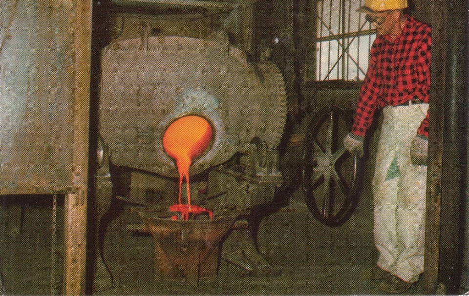 Postcard Yukon GIANT YELLOWKNIFE MINES Pouring Gold