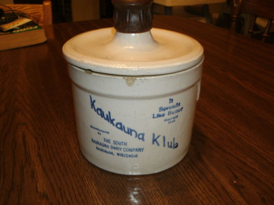 VINTAGE STONEWARE KAUKAUNA KLUB CROCK WITH LID COPYRIGHT 1933