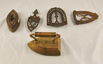   Antique Cast Iron Sad Clothes Irons & Trivets WM Howell Geneva A1P11