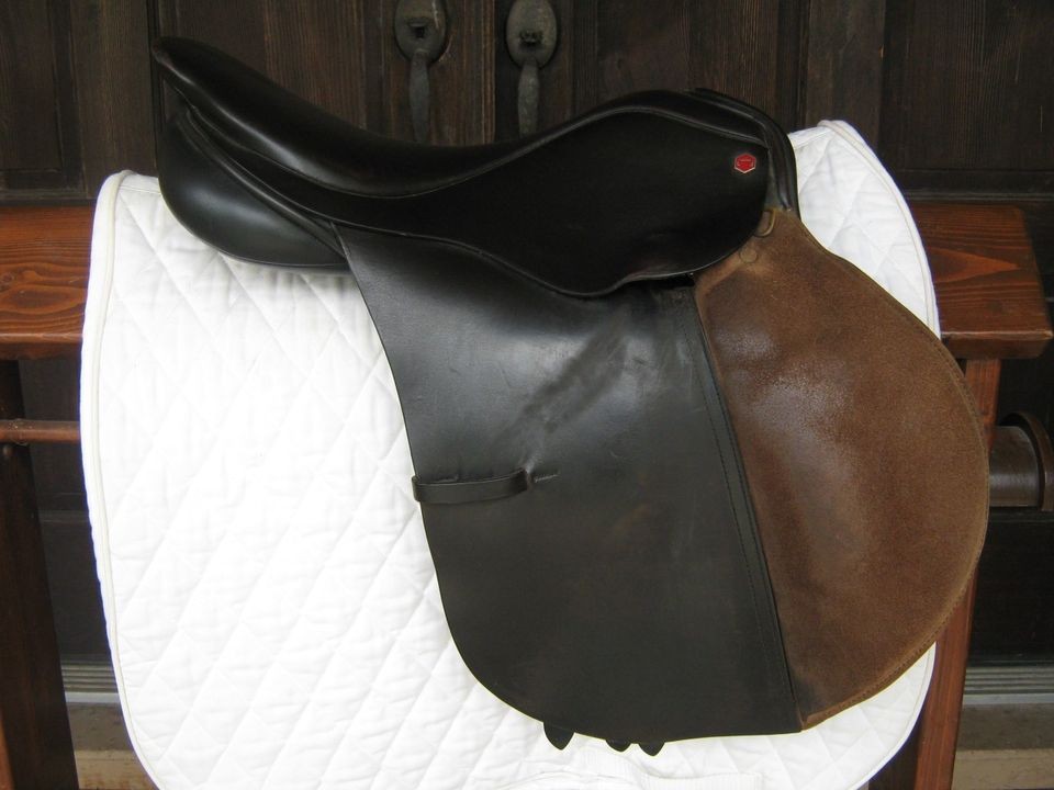 Albion Legend 5000 Jumping Saddle   17 1/2 M